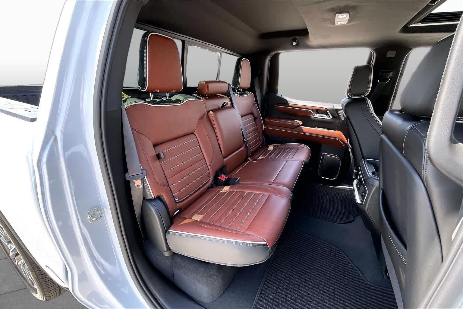 Used 2026 Glacier White Tricoat GMC Denali Ultimate image 21