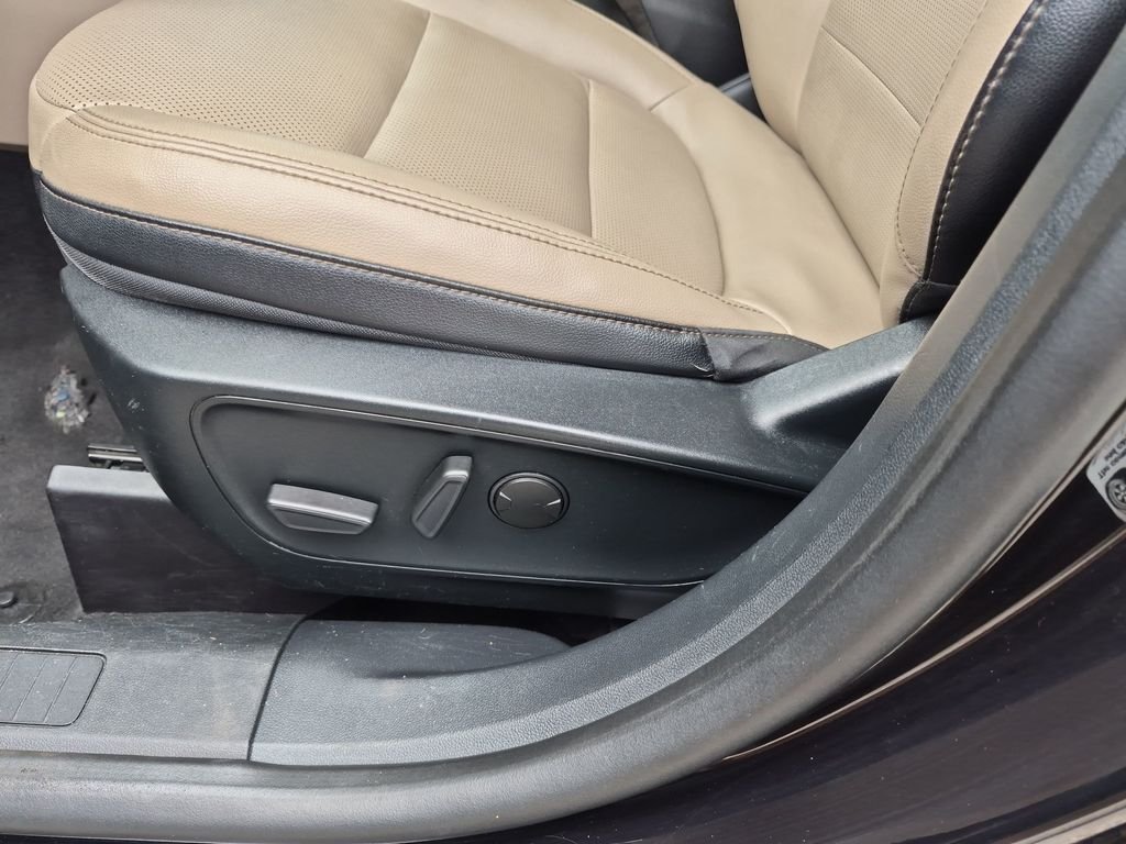 Used 2020 Black Metallic Ford SEL image 15