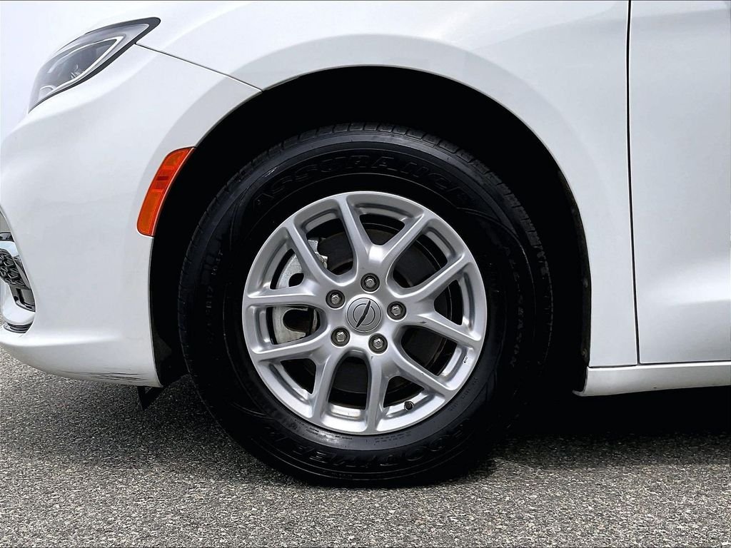 Used 2023 White Chrysler Touring L image 7