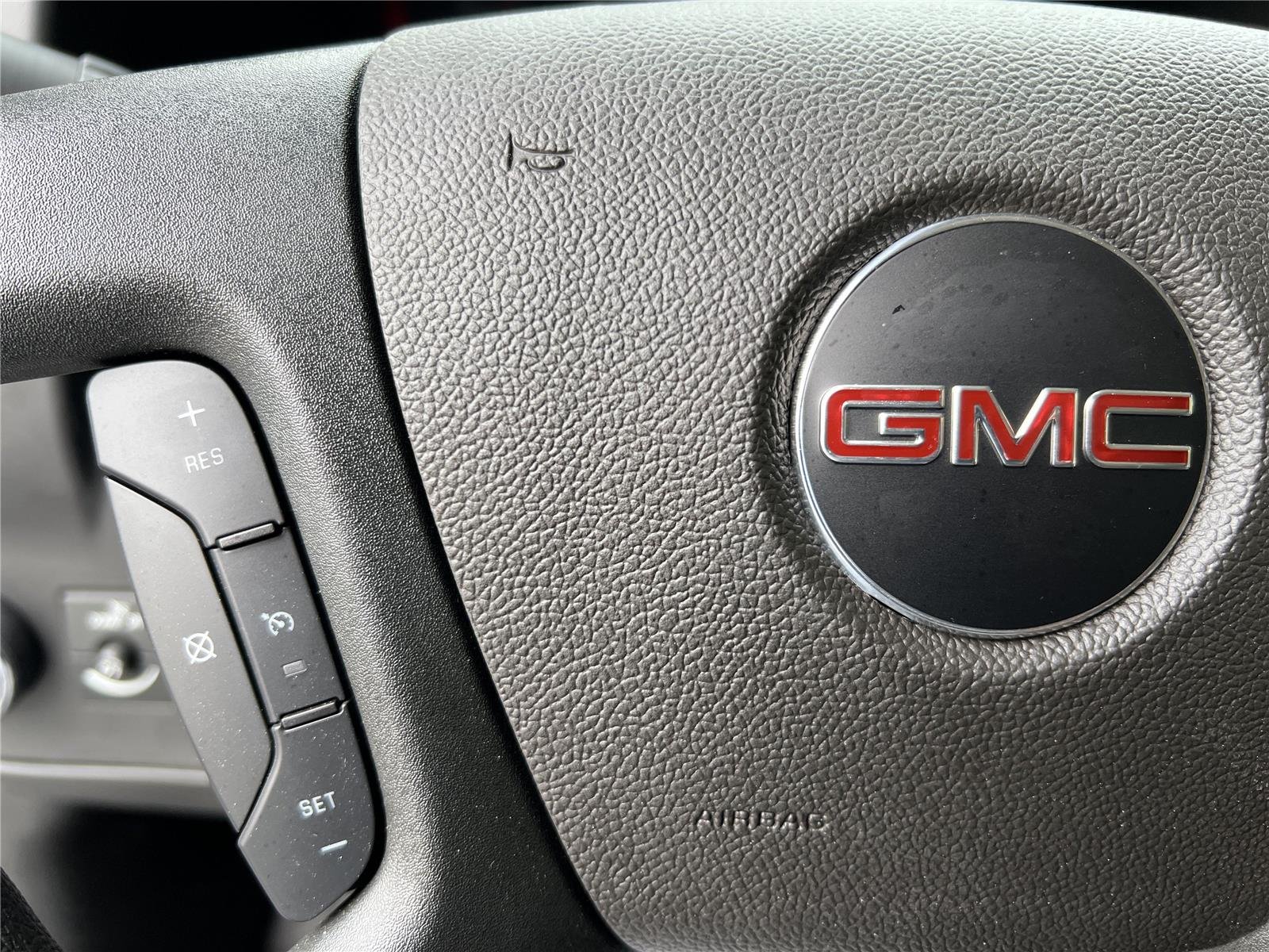 New 2025 Summit White GMC 1WT image 21