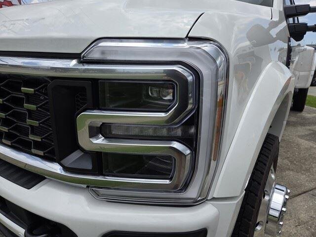 New 2026 Star White Metallic Tri-Coat Ford F-450® Platinum® image 10