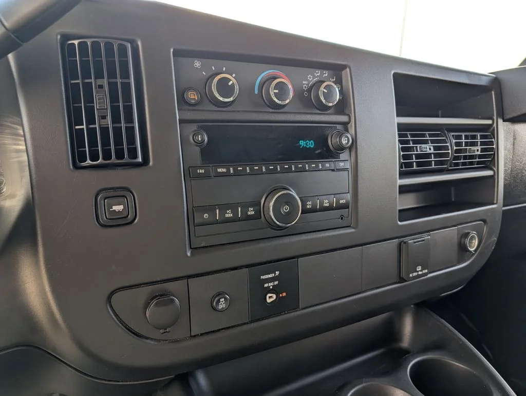Used 2020 White GMC Work Van image 17
