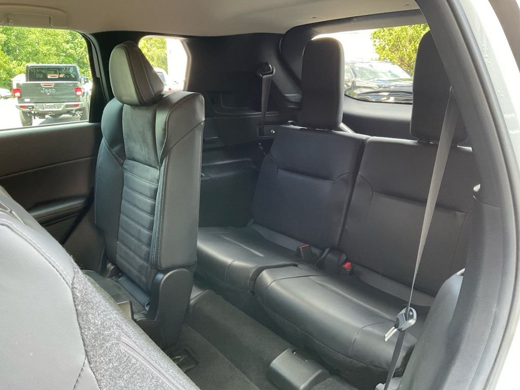 Used 2023 White Mitsubishi SE Special Edition image 28
