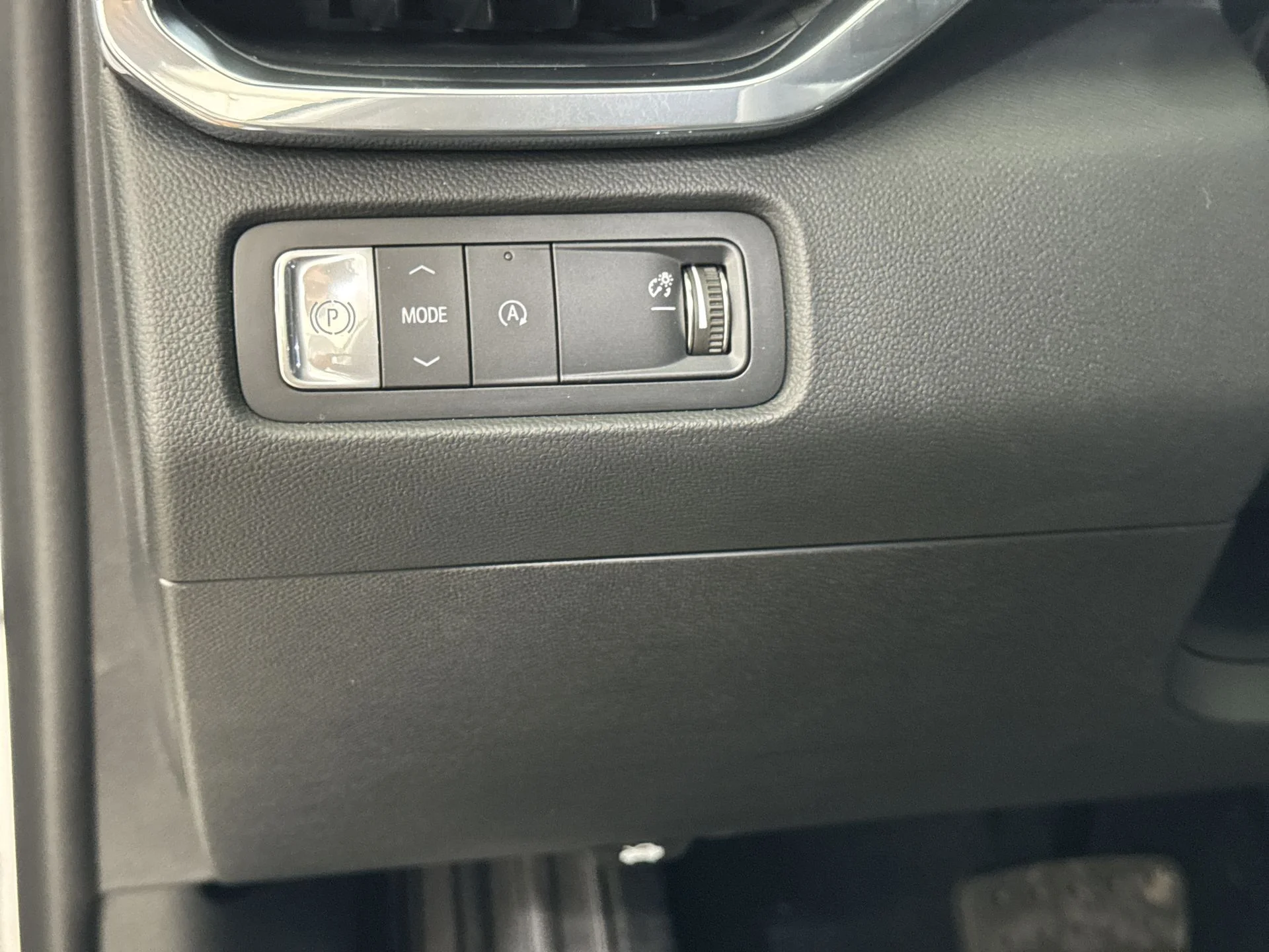 New 2026 Summit White GMC Elevation image 61