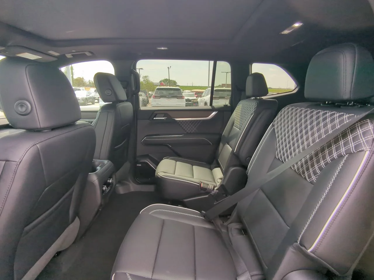 2026 GMC Acadia Denali - Photo 13