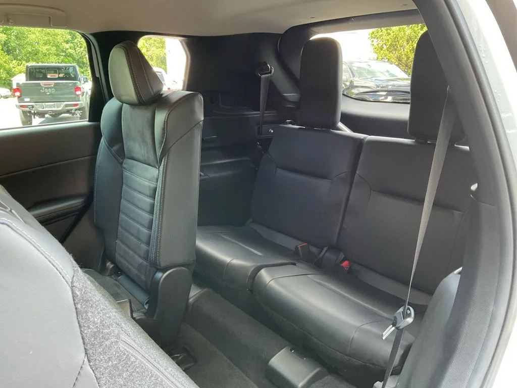 Used 2023 White Mitsubishi SE Special Edition image 28