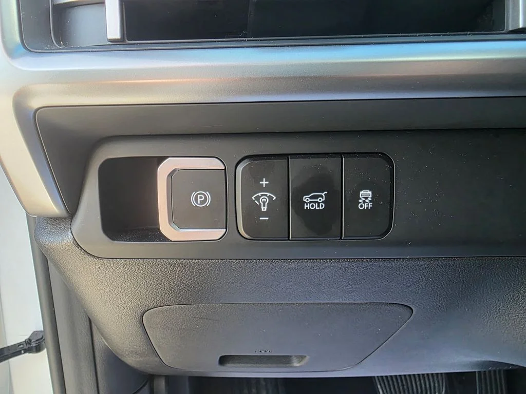 Used 2026 White Hyundai SEL image 17