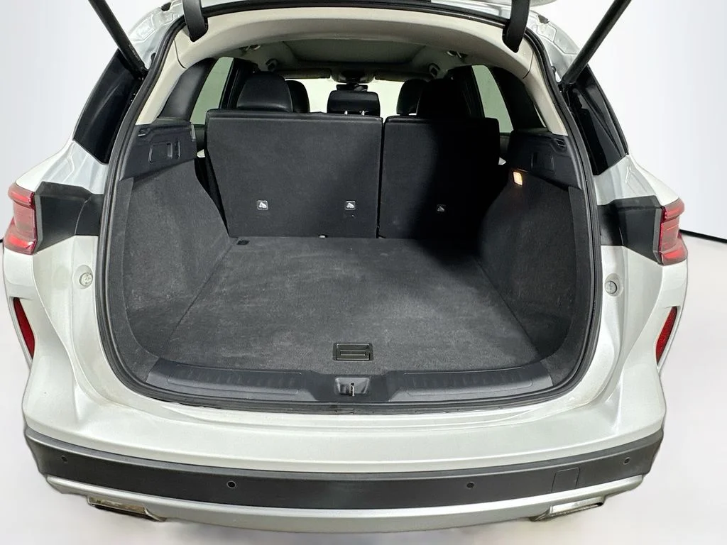Certified Used 2023 White INFINITI LUXE image 34