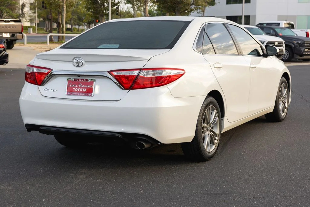 Used 2016 Blizzard Pearl Toyota SE image 5