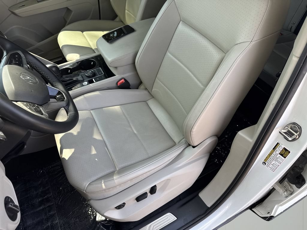 Used 2023 White Volkswagen 3.6L V6 SE w/Technology image 12