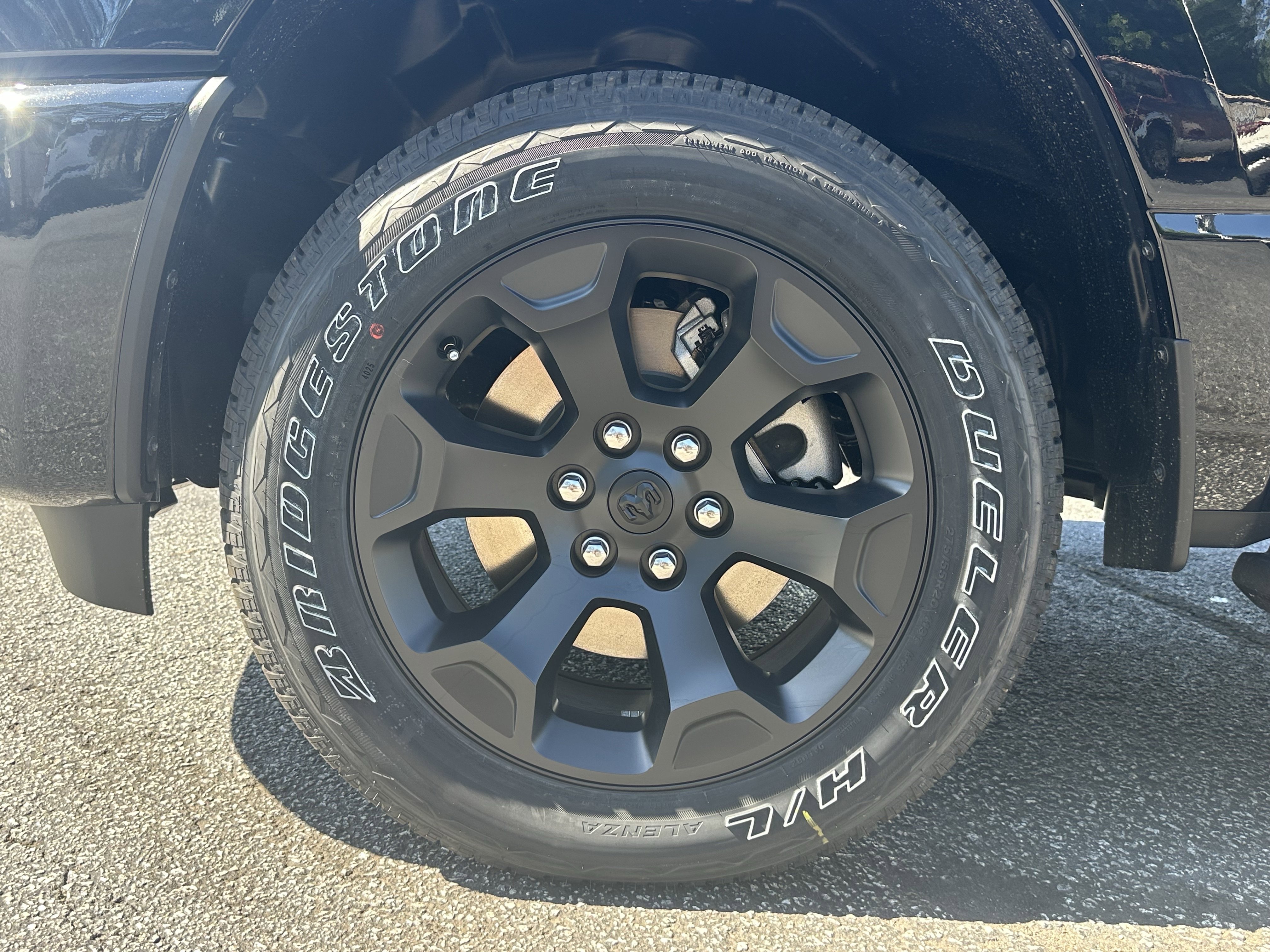 New 2026 Diamond Black Crystal Pearl-Coat Exterior Paint RAM Express image 12