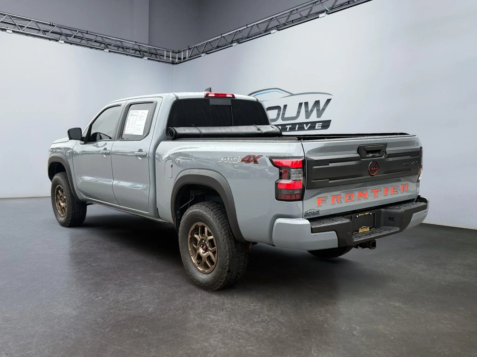 Used 2025 Boulder Gray Pearl Nissan PRO-4X image 5