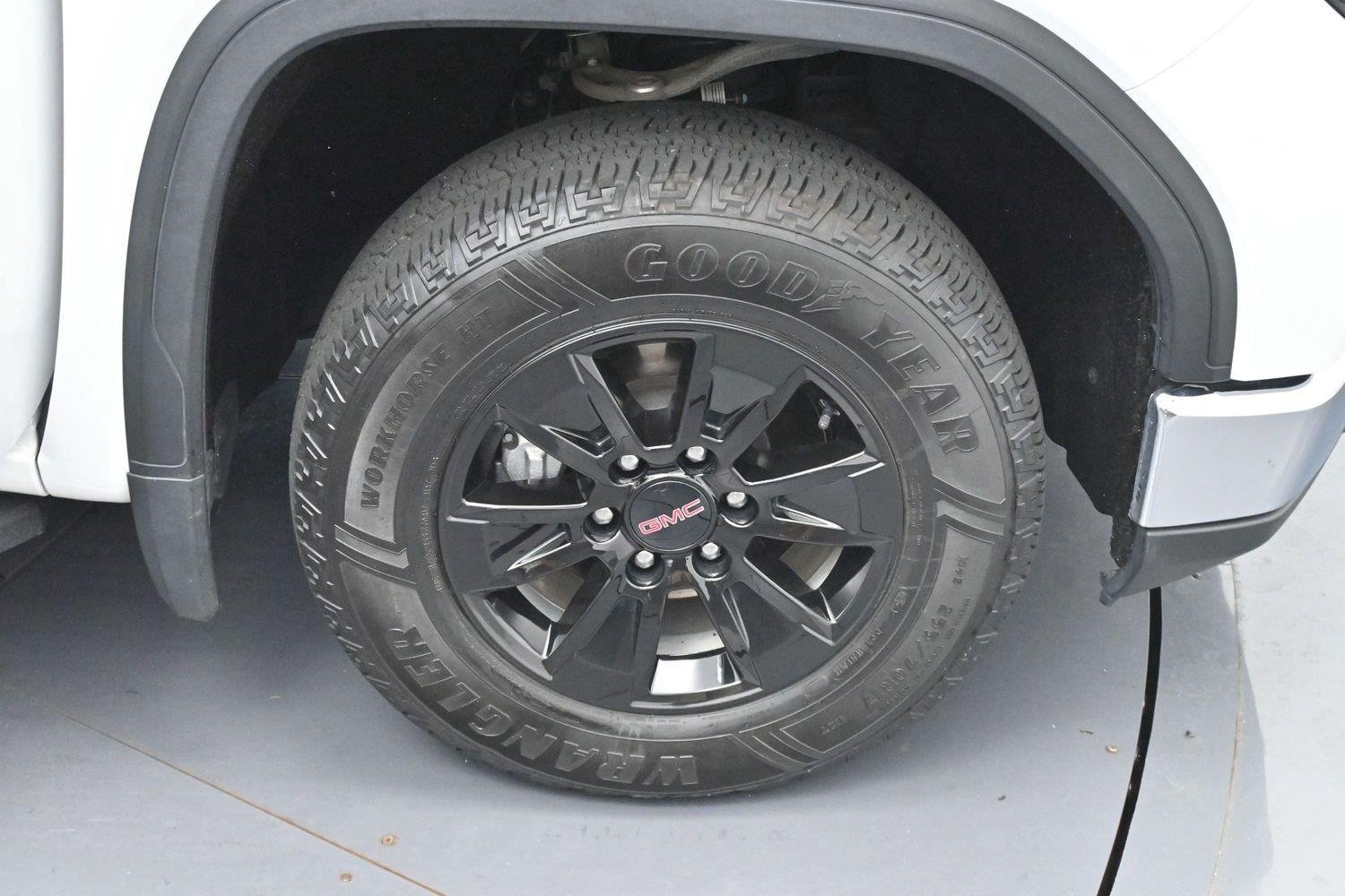 Used 2024 Summit White GMC SLE image 32