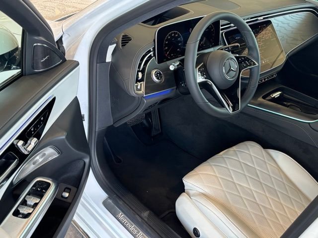 New 2026 MANUFAKTUR Moonlight White Metallic Mercedes-Benz E 350 image 9