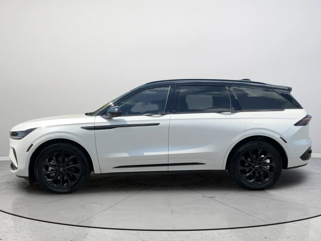Used 2025 White Lincoln Reserve image 10