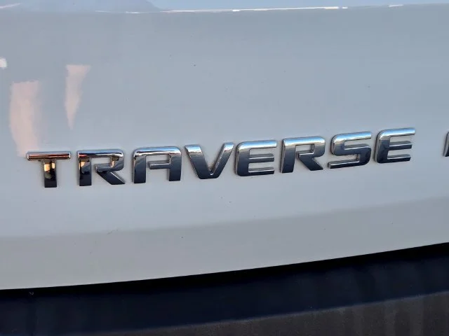 Used 2023 SUMMIT WHITE Chevrolet LT Cloth image 17