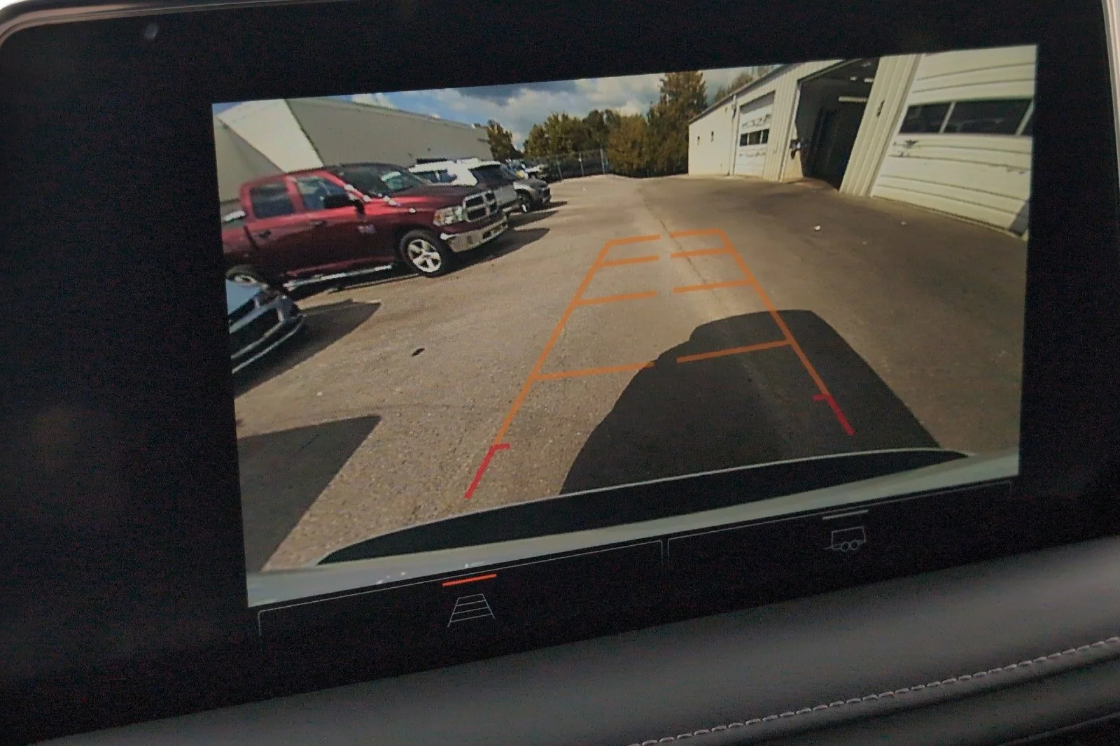 Used 2023 SUMMIT WHITE GMC SLE image 22