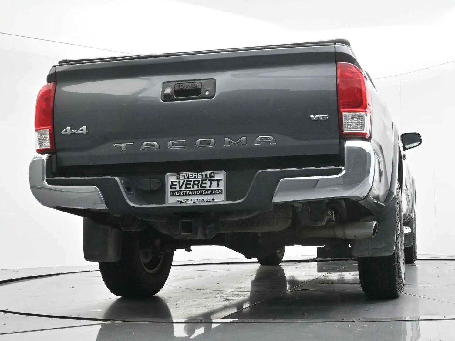 Used 2017 Magnetite Gray Metallic Toyota SR5 image 45