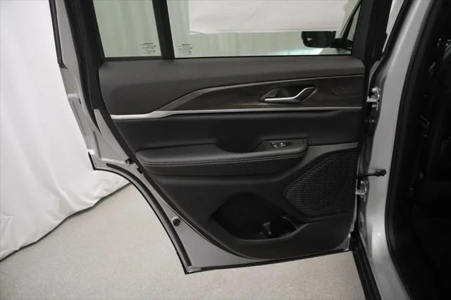 New 2026 Silver Zynith Exterior Paint Jeep Laredo image 30
