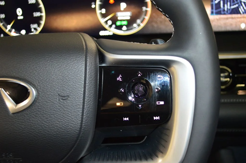 Certified Used 2025 White INFINITI PURE image 22