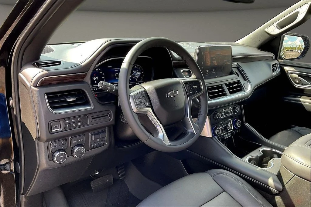 Used 2023 Black Chevrolet Z71 image 19