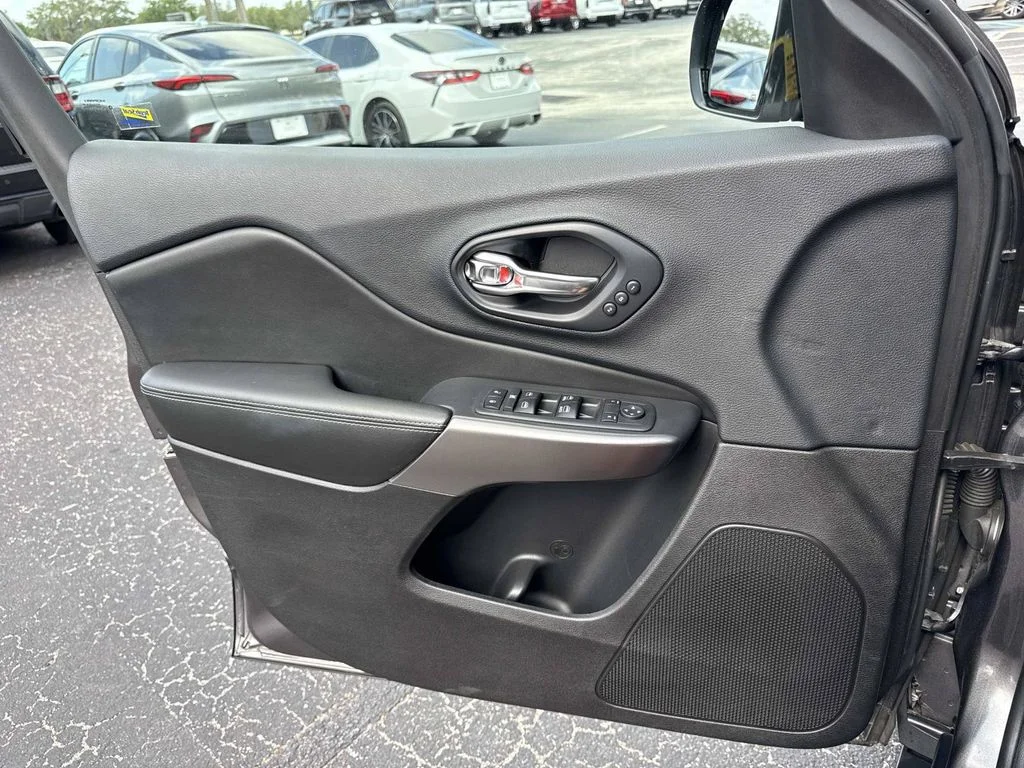 Certified Used 2019 Crystal Metallic Jeep Limited image 19