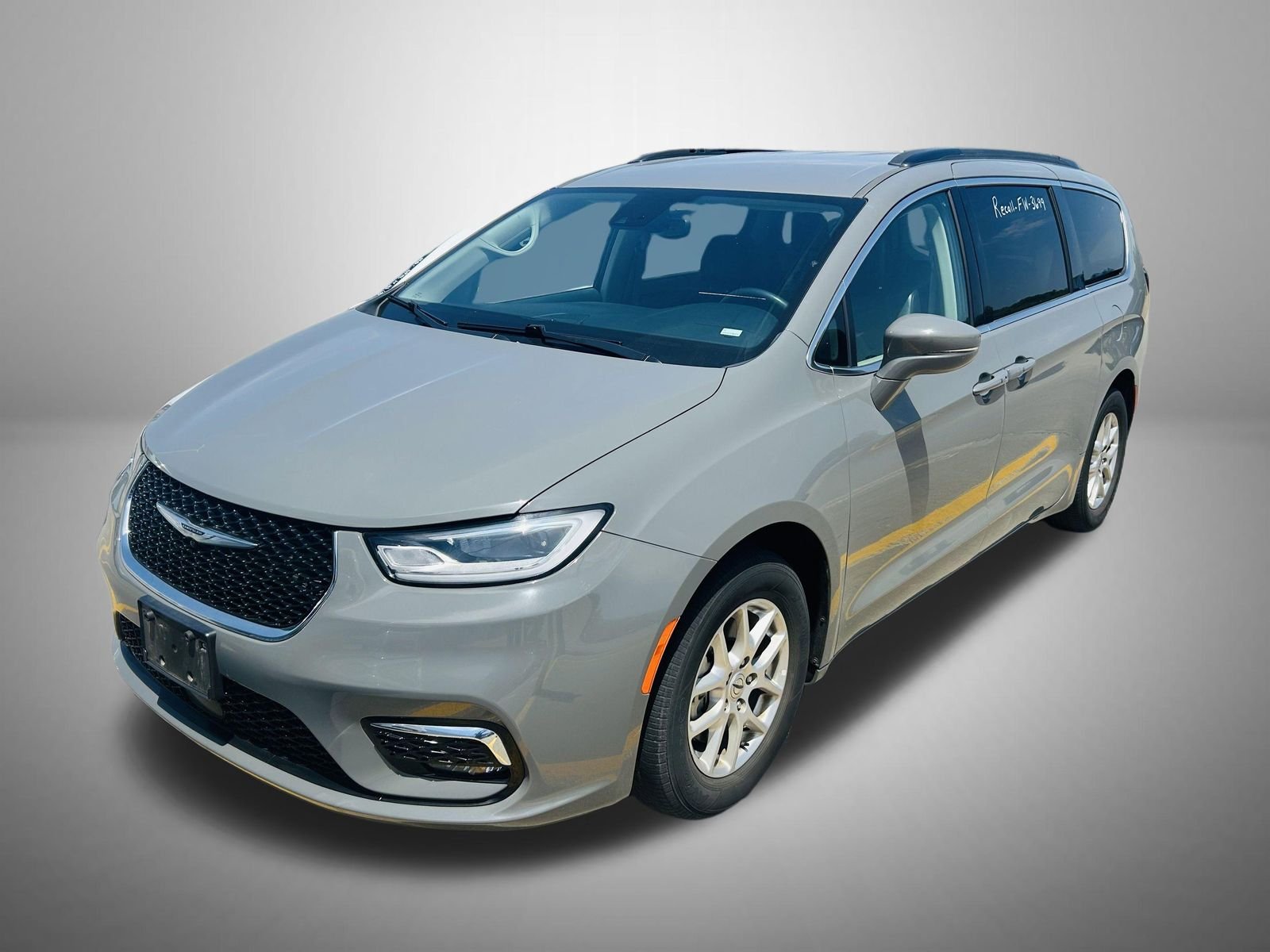 2022 Chrysler Pacifica's photo