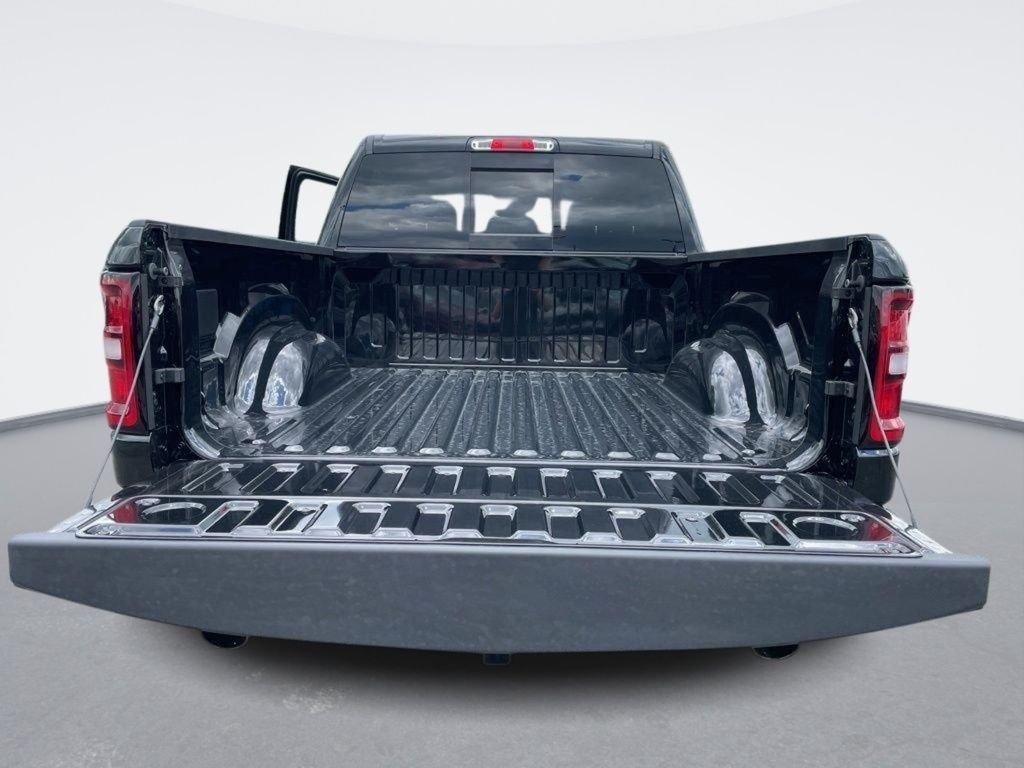 New 2026 Diamond Black Crystal Pearl-Coat Exterior Paint RAM Big Horn/Lone Star image 16