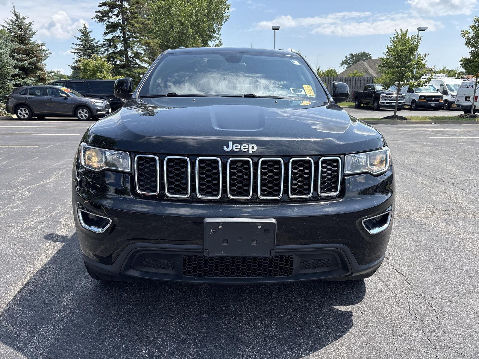 Used 2020 Diamond Black Crystal Pearl Jeep Laredo image 2