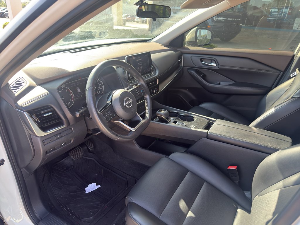 Used 2022  Nissan SV image 2