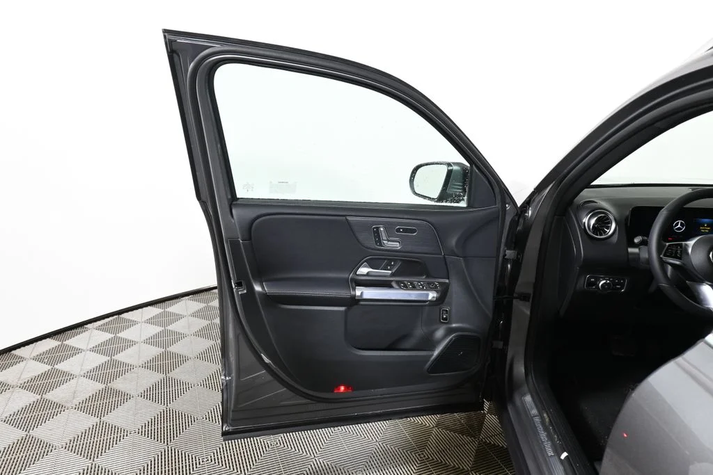 Used 2026 Gray Mercedes-Benz GLB 250 image 29
