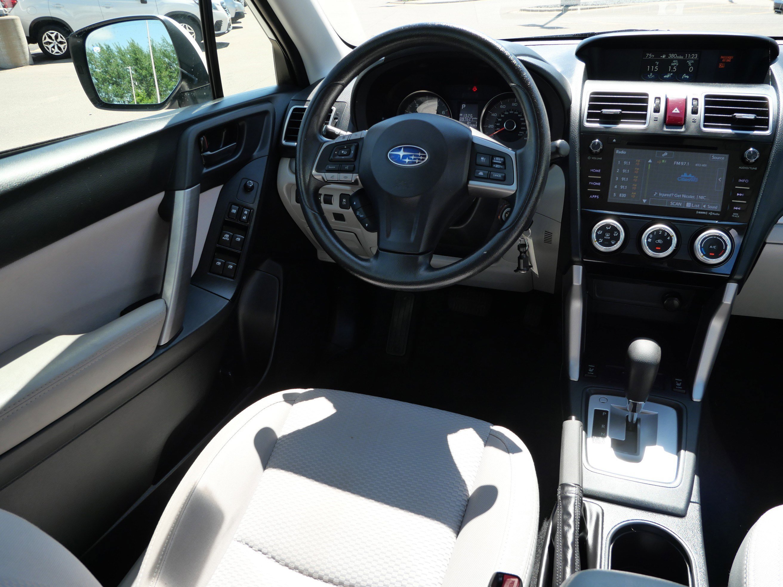 Used 2016 Crystal White Pearl Subaru 2.5i Premium image 9