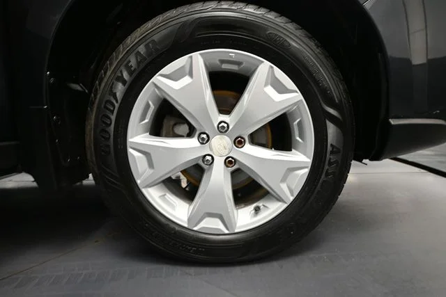 Used 2016 Gray Subaru 2.5i Premium image 15