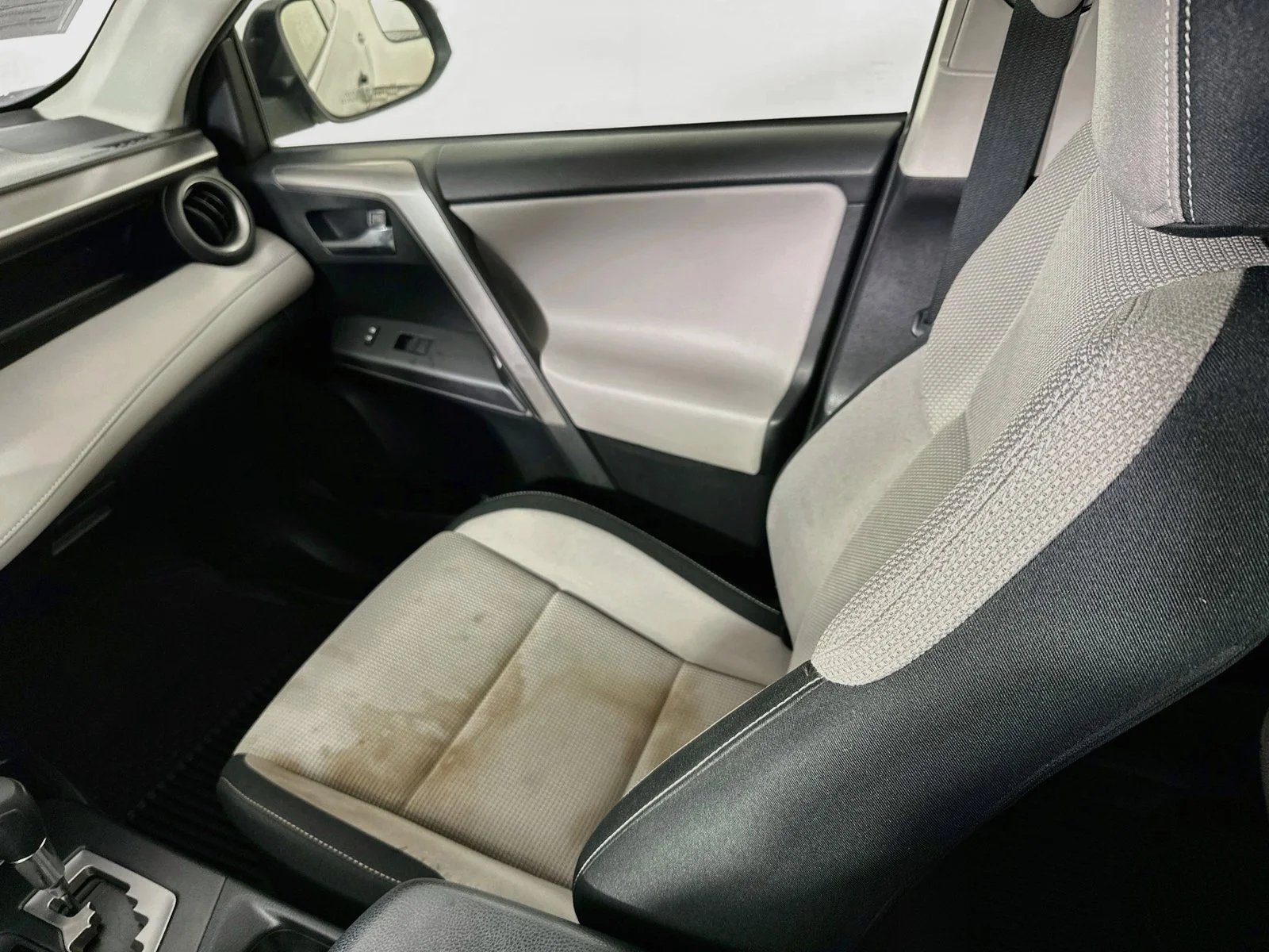 Used 2017 Silver Toyota XLE image 22