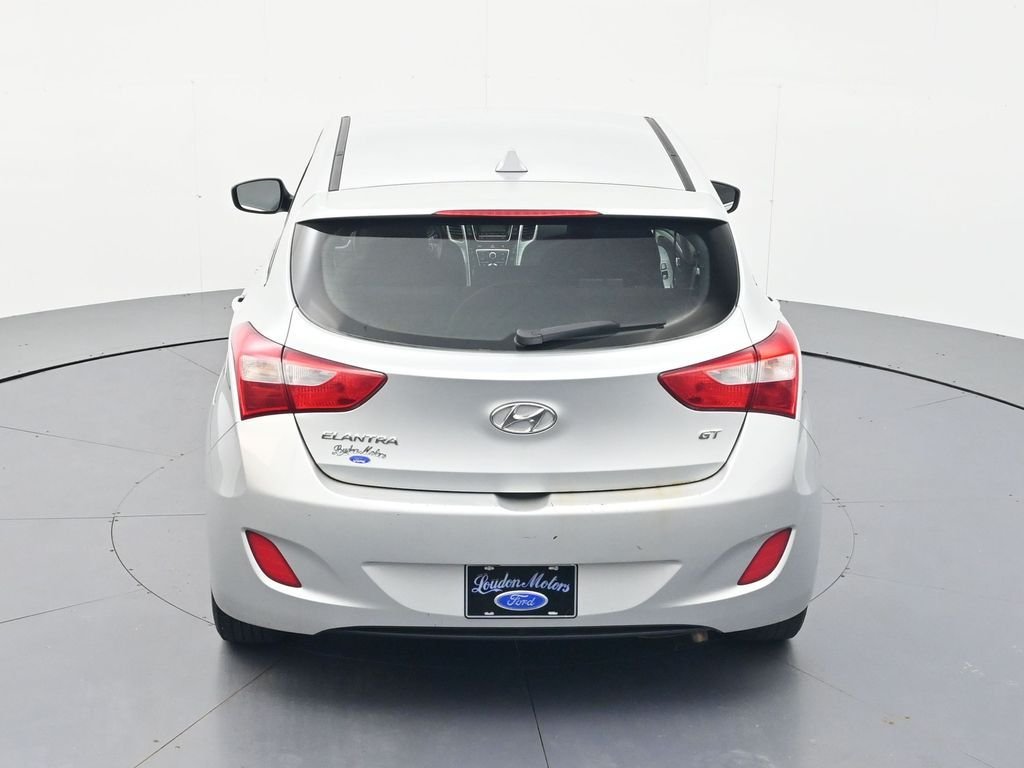 Used 2013 Shimmering Silver Metallic Hyundai Base image 40