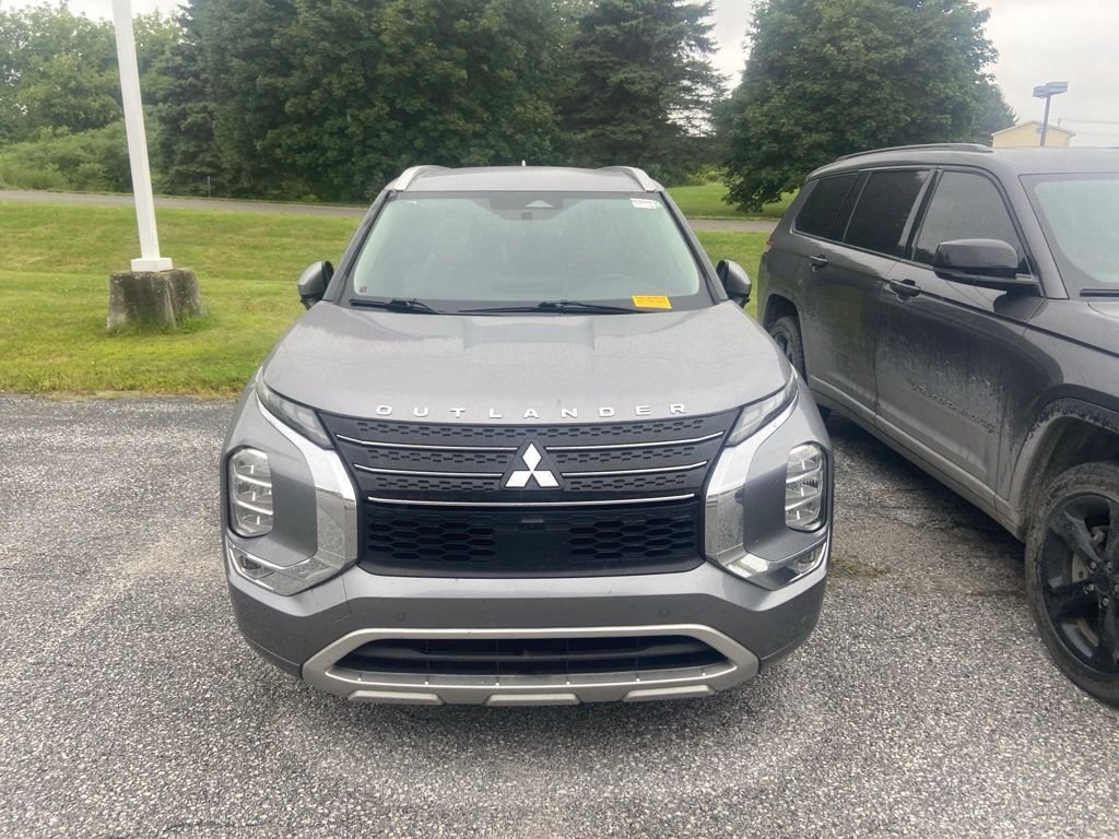 Used 2022 Gray Mitsubishi SEL image 2