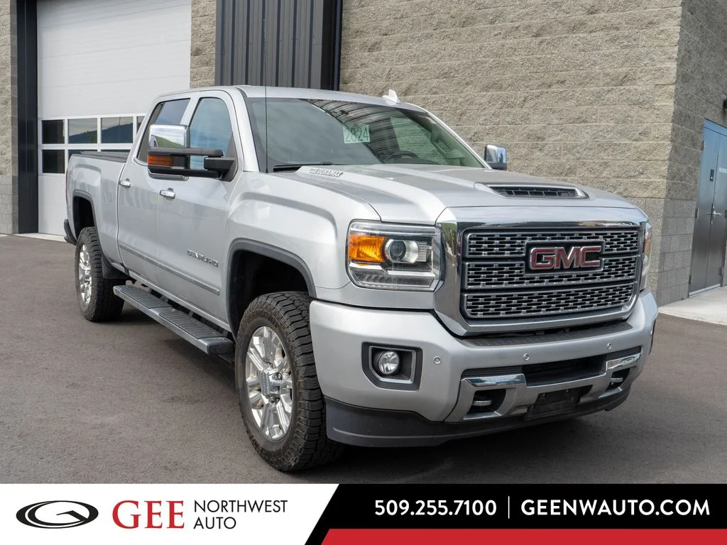 2018 GMC Sierra 4WD Crew Cab Standard Box Denali's photo