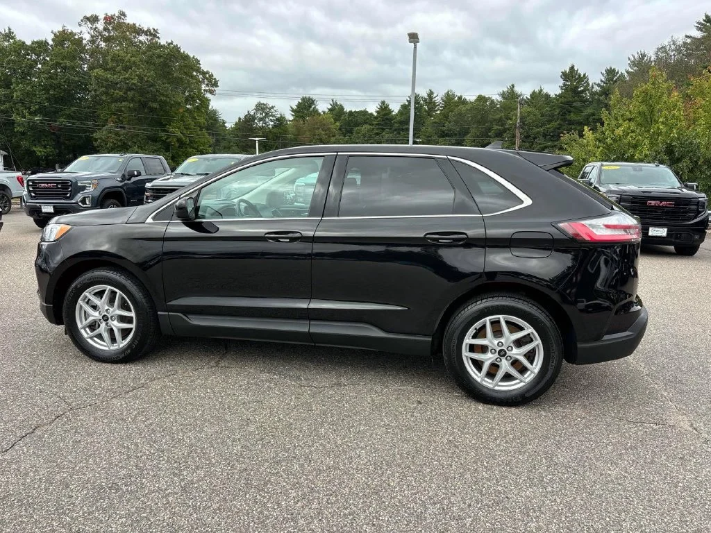 Used 2024 Black Ford SEL image 6