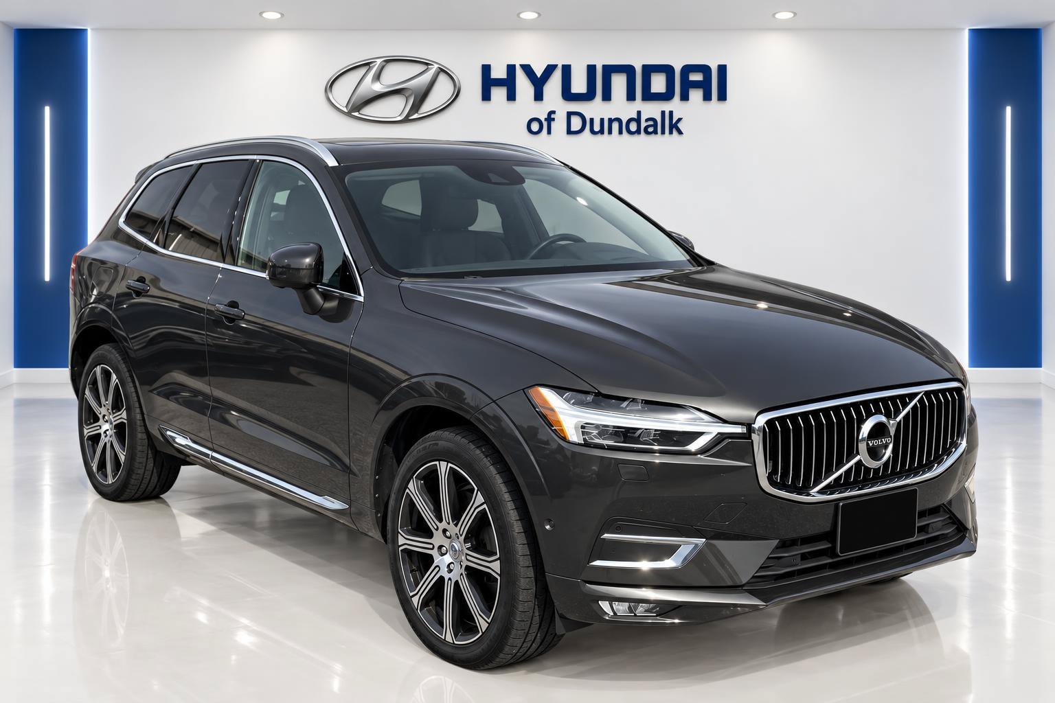 Used 2018 Green Volvo T6 Inscription image 1