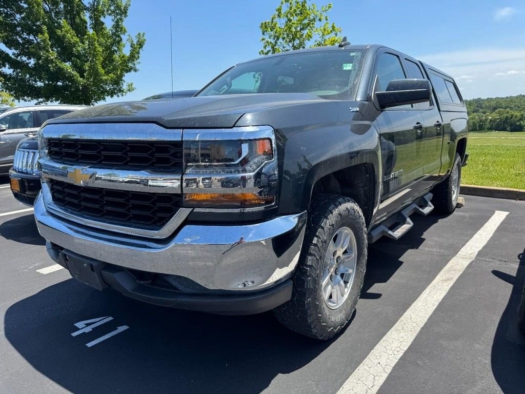 Used 2019 Gray Chevrolet LT image 3