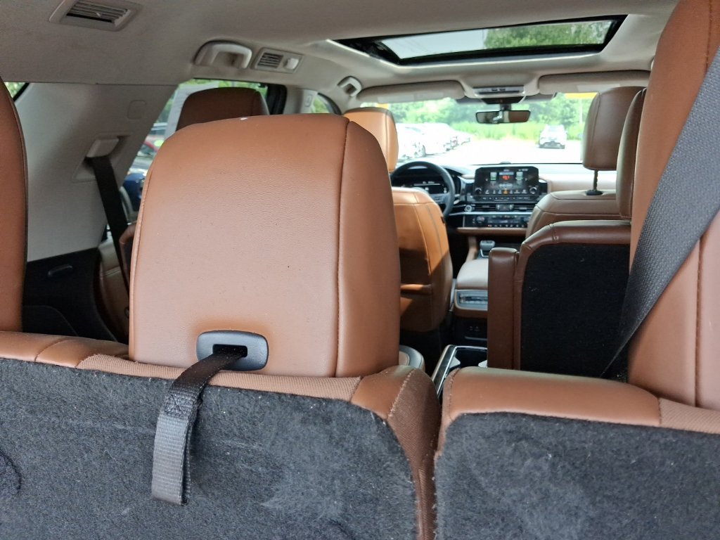 Used 2023 White Nissan Platinum image 9