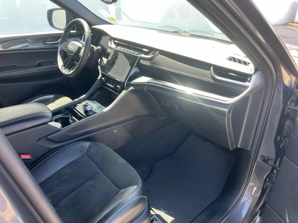 Used 2023 Gray Jeep Altitude image 29