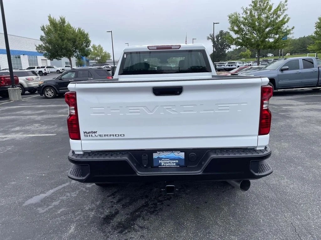New 2026 Summit White Chevrolet WT image 5