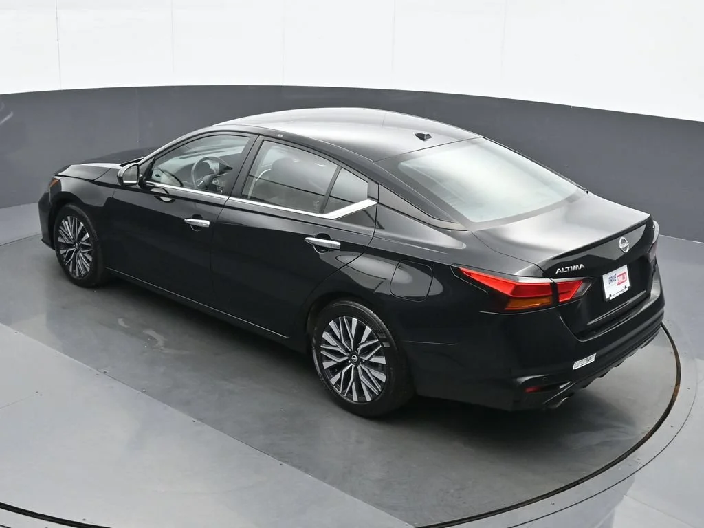 Used 2024 Black Nissan 2.5 SV image 19