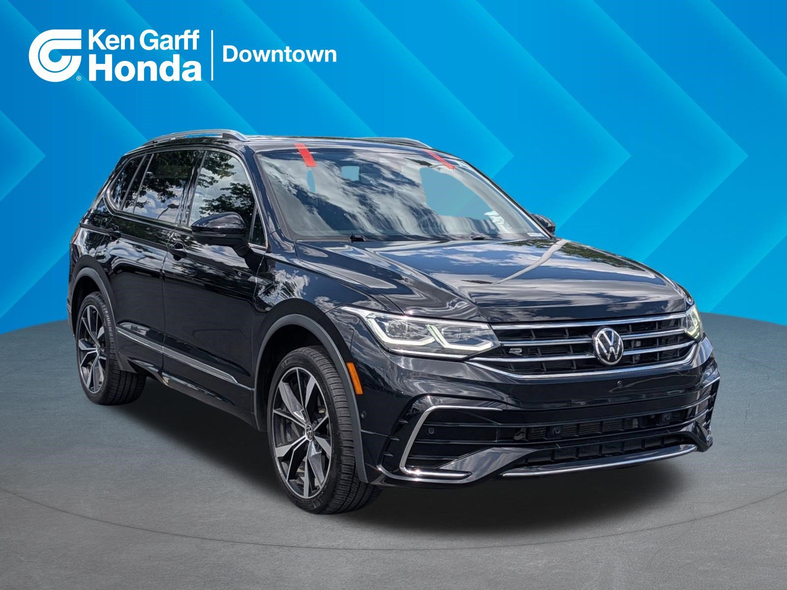 2022 Volkswagen Tiguan 2.0T SEL R-Line 4Motion's photo