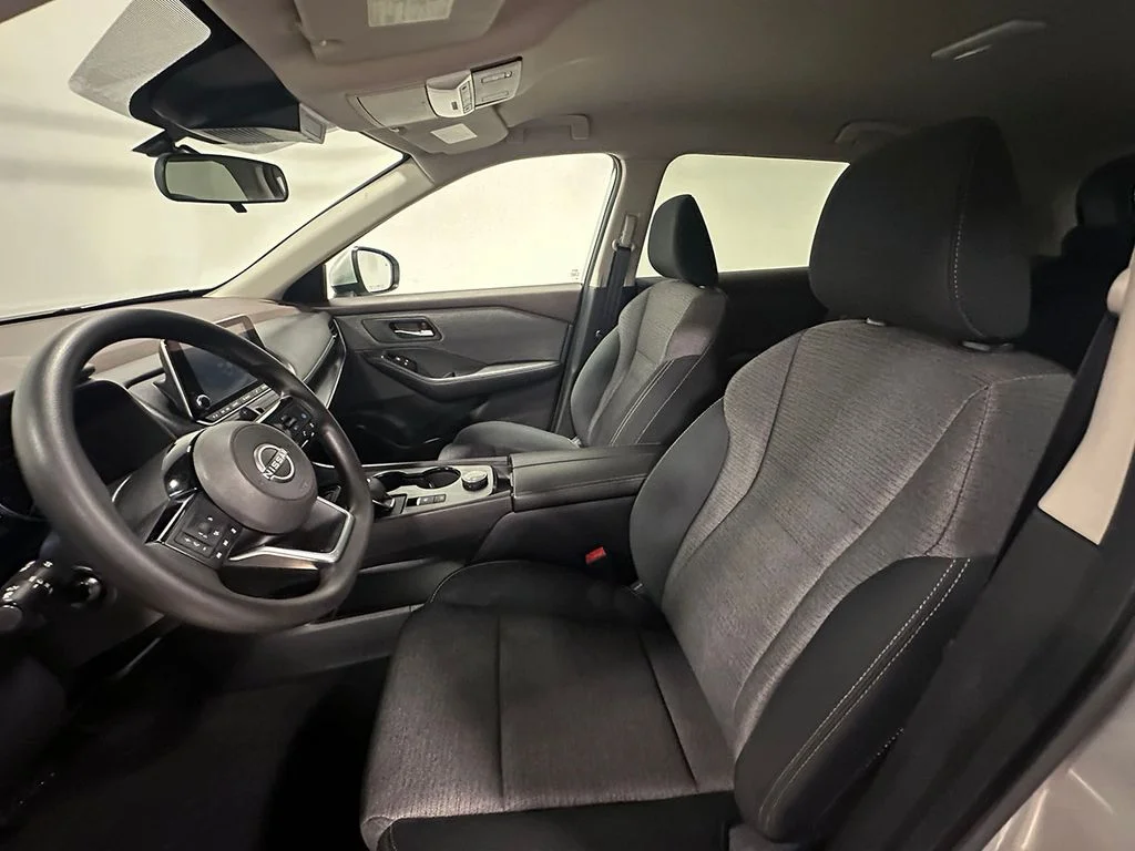 Used 2022 Silver Nissan SV image 3