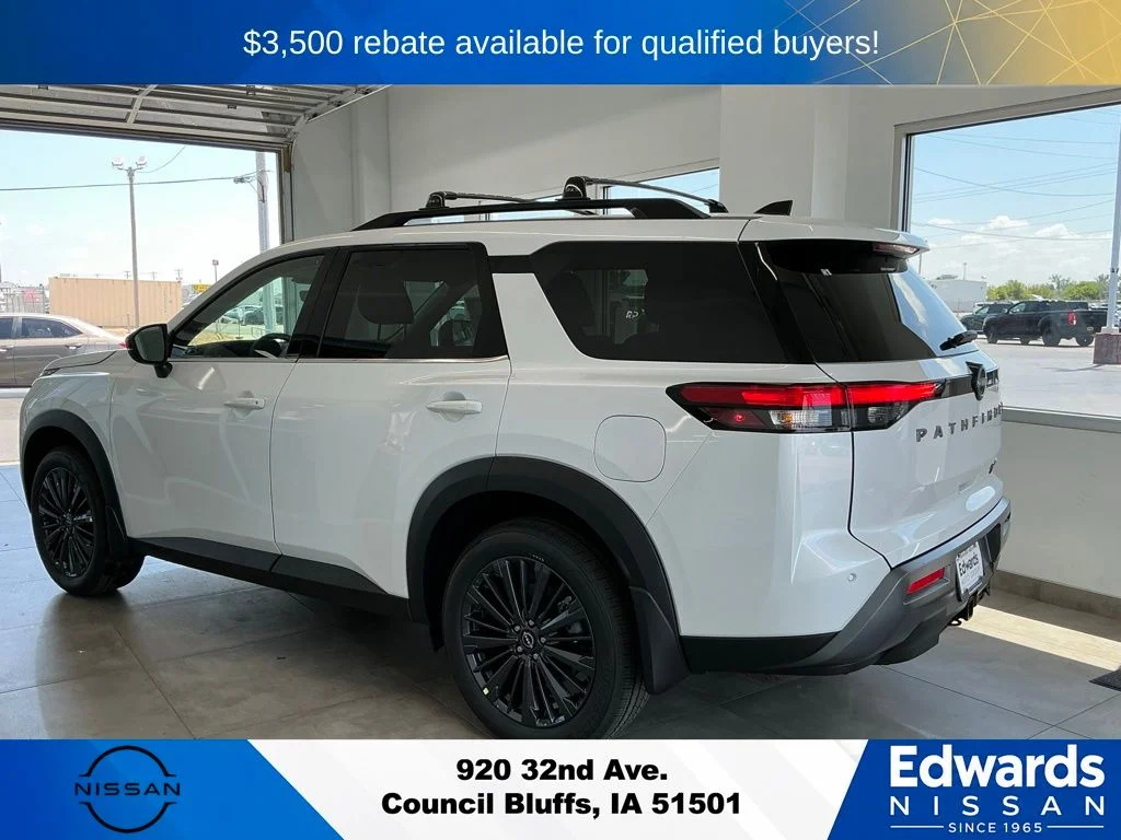 New 2026 Everest White Pearl TriCoat Nissan SL image 4