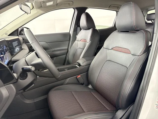 New 2026 Aspen White TriCoat / Super Black Two-tone Nissan SR image 11