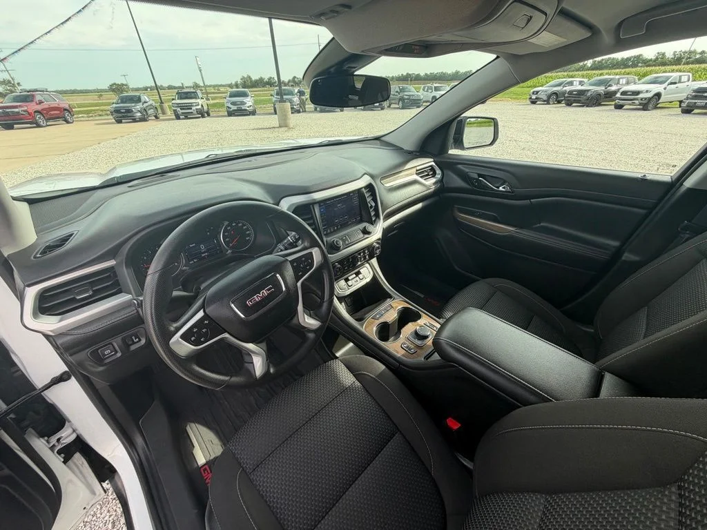 Used 2023 White GMC SLE image 13