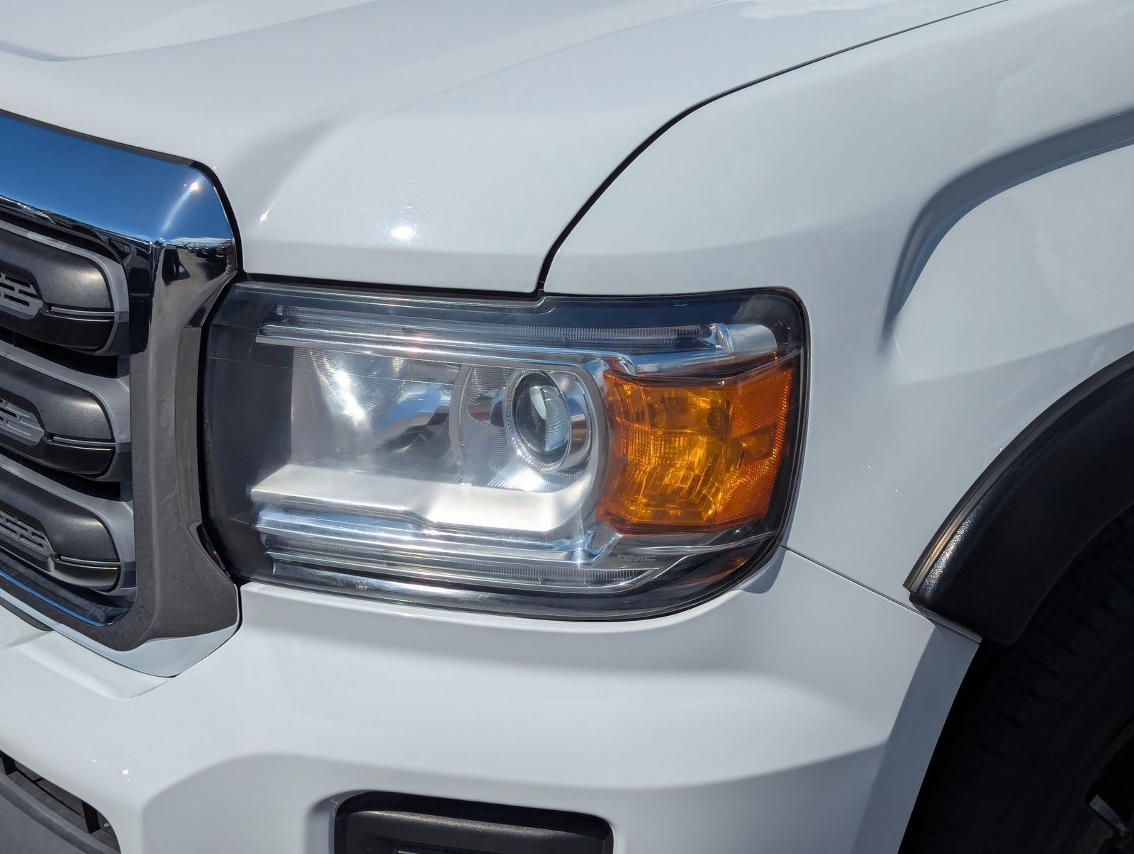 Used 2020 Summit White GMC Base image 11
